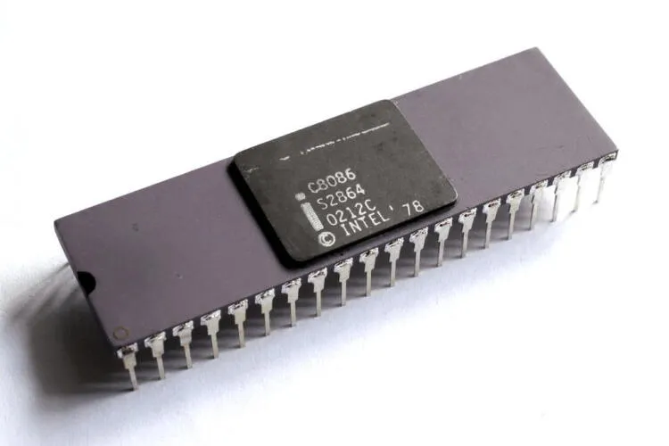 A processor Intel C8086, 5 MHz.