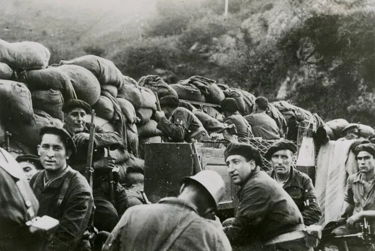 Armed civilians from the Republican side during the Battle of Irún.