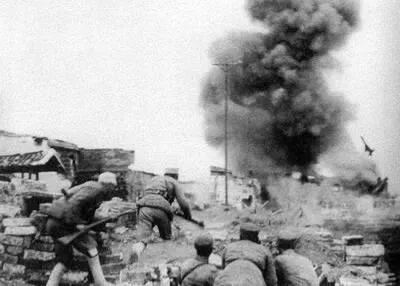 Chinese troops in combat at Changde