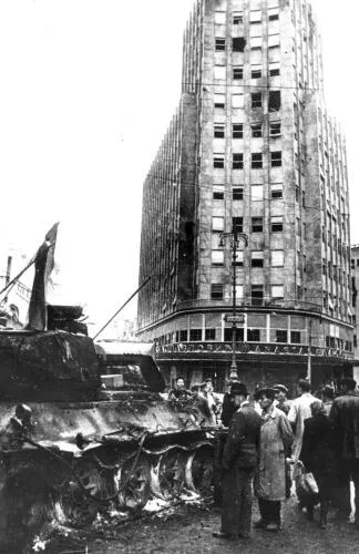 Destroyed Soviet Red Army T-34/85 tank in Belgrade (Palace Albanija in the background)