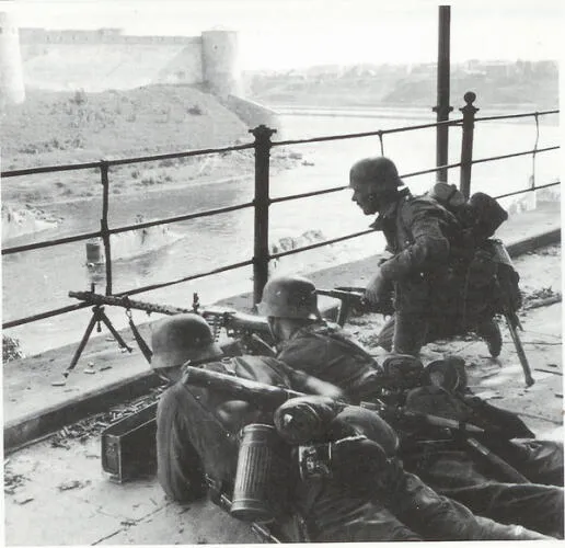 Estonian soldiers defending the western side of the Narva river