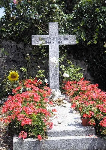Hepburn's grave in Tolochenaz
