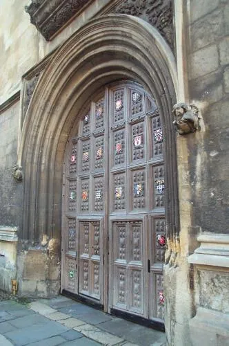 Library's entrance with the coats-of-arms of several Oxford colleges - Bodleian Library