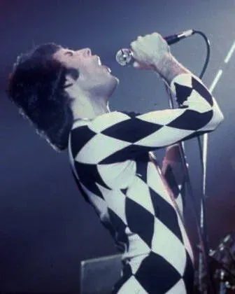 Mercury singing on stage in November 1977
