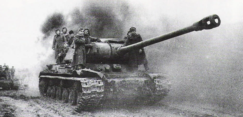 Soviet tank JS II in action (battle of Budapest)