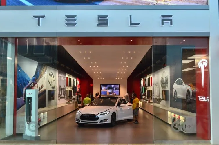 Tesla Motors store at Yorkdale in Toronto - image