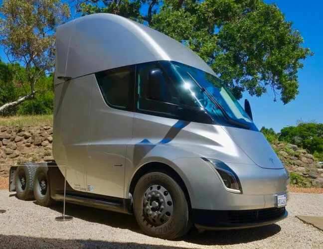 Tesla Semi truck - image