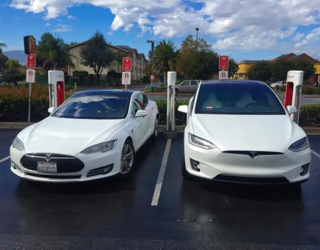 The Tesla Model S (left) and Model X (right) - image