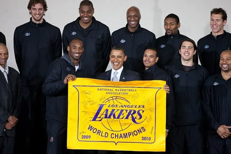 2010 NBA Champion Los Angeles Lakers with President Obama Image