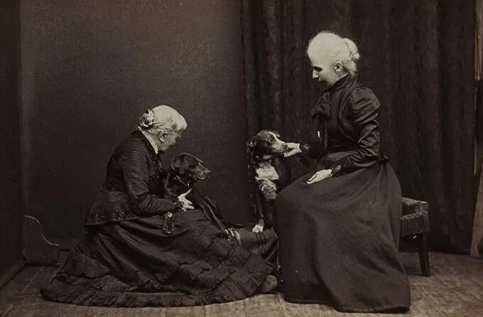 Photograph of an older Elizabeth Blackwell with her adopted daughter Kitty and two dogs