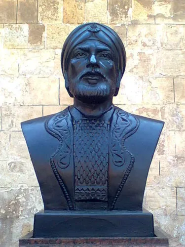 A picture of the statue of Seif al-Din Qutuz