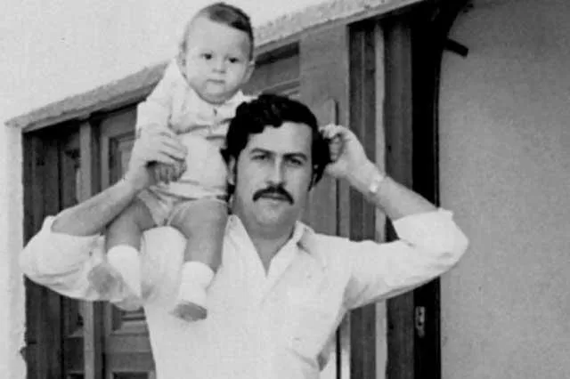 Juan Pablo Escobar y su padre en el año 1977 Image