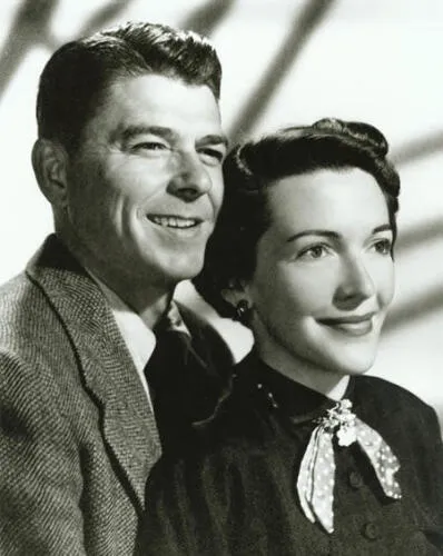 Ronald Reagan and Nancy Davis Image