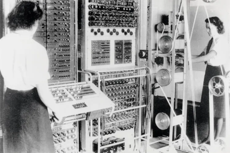 Colossus(the first electronic digital programmable computing device) - image