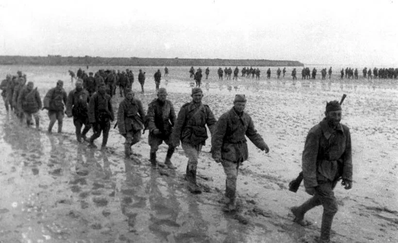 Soviet soldiers crossing the Sivash Bay into Crimea