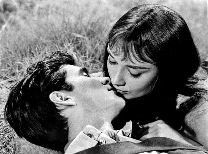 Hepburn with Anthony Perkins in the film Green Mansions (1959)