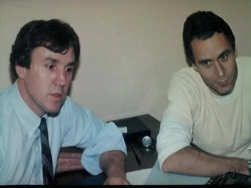 Hagmaier and Bundy during their final death row interview on the eve of Bundy's execution