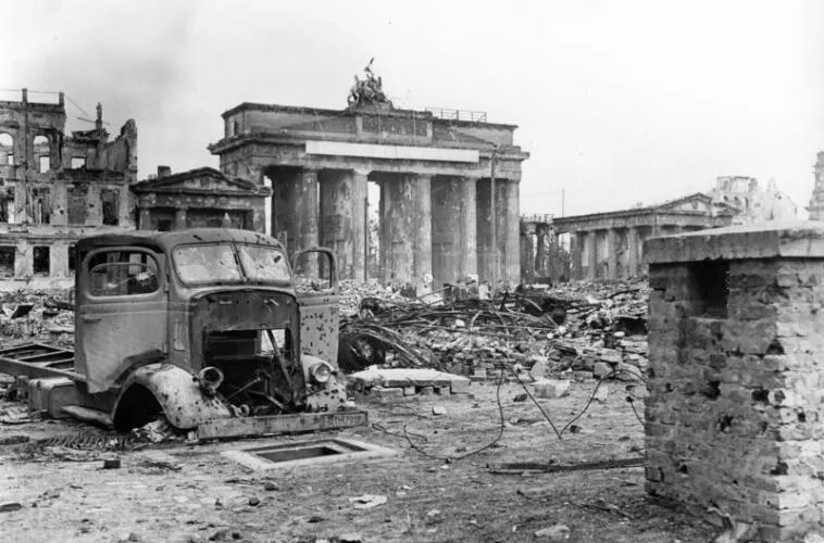 The Brandenburg Gate amid the ruins of Berlin - Battle of Berlin